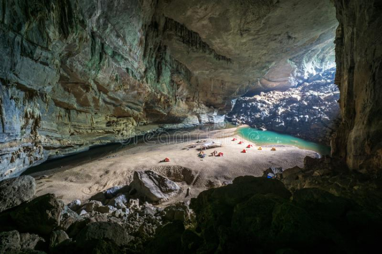 Camping inside Hang En Cave